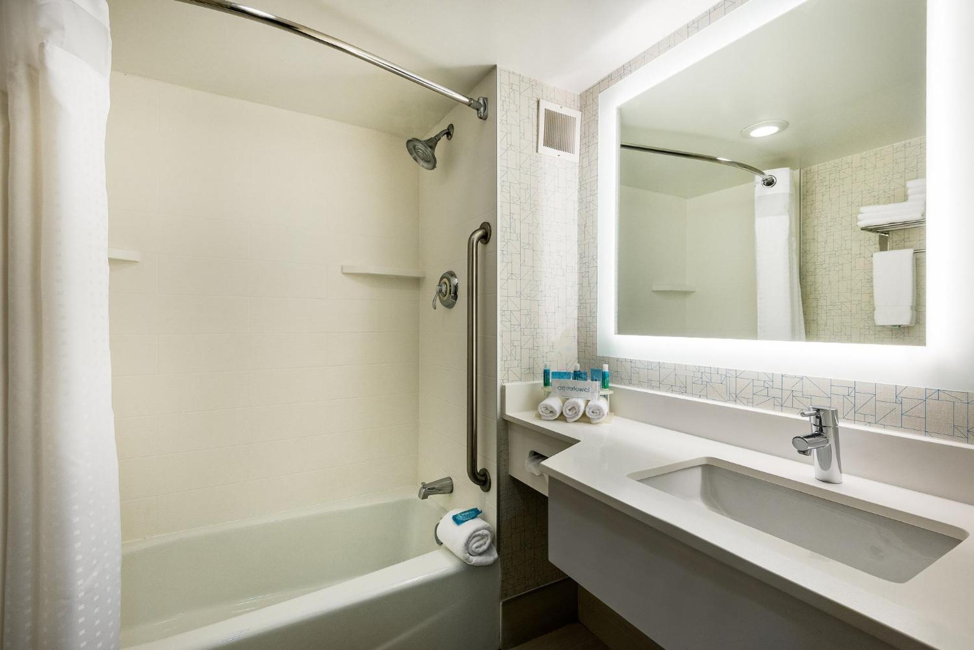 Holiday Inn Express Flint-Campus Area By Ihg Exteriör bild